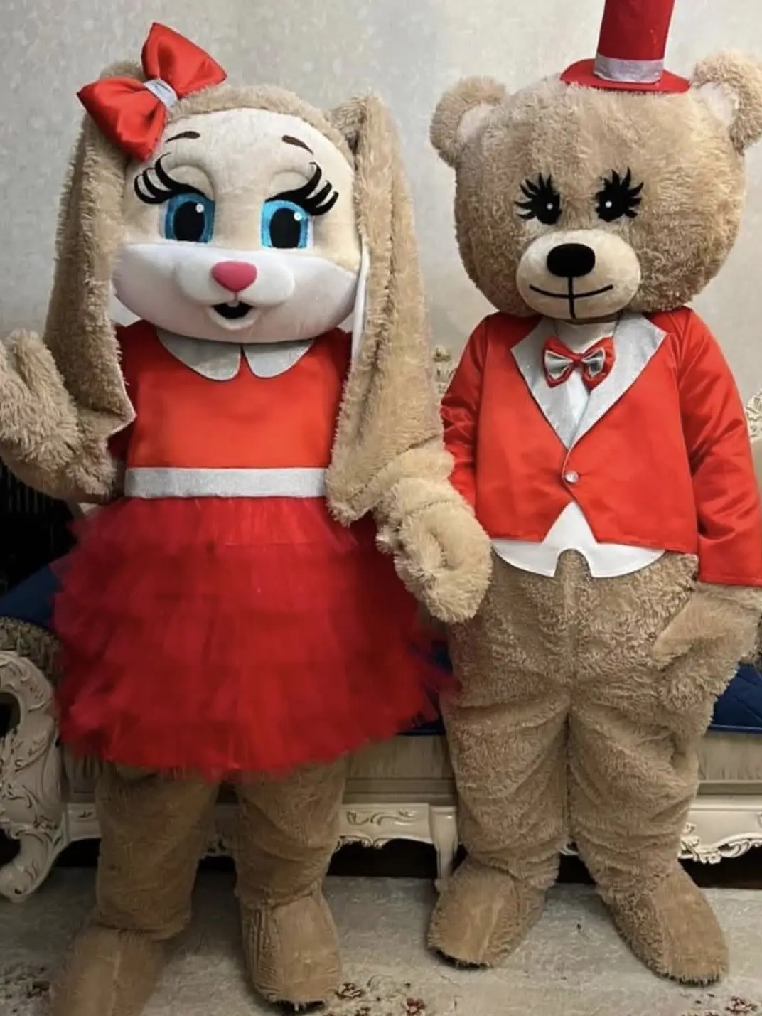 

Cute Brown Bear Rabbit Mascot Costume Easter Bunny with Red Suits Wedding Dress Hallowee Christmas Fancy Party Outfits