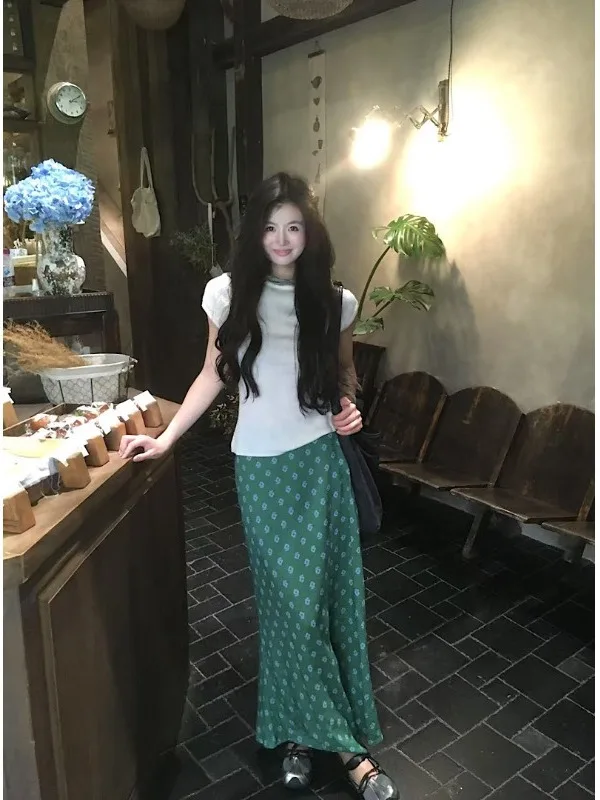 

Модный универсальный комплект из футболки с коротким рукавом и юбки с высокой талией для женщин, лето 2026, новинка