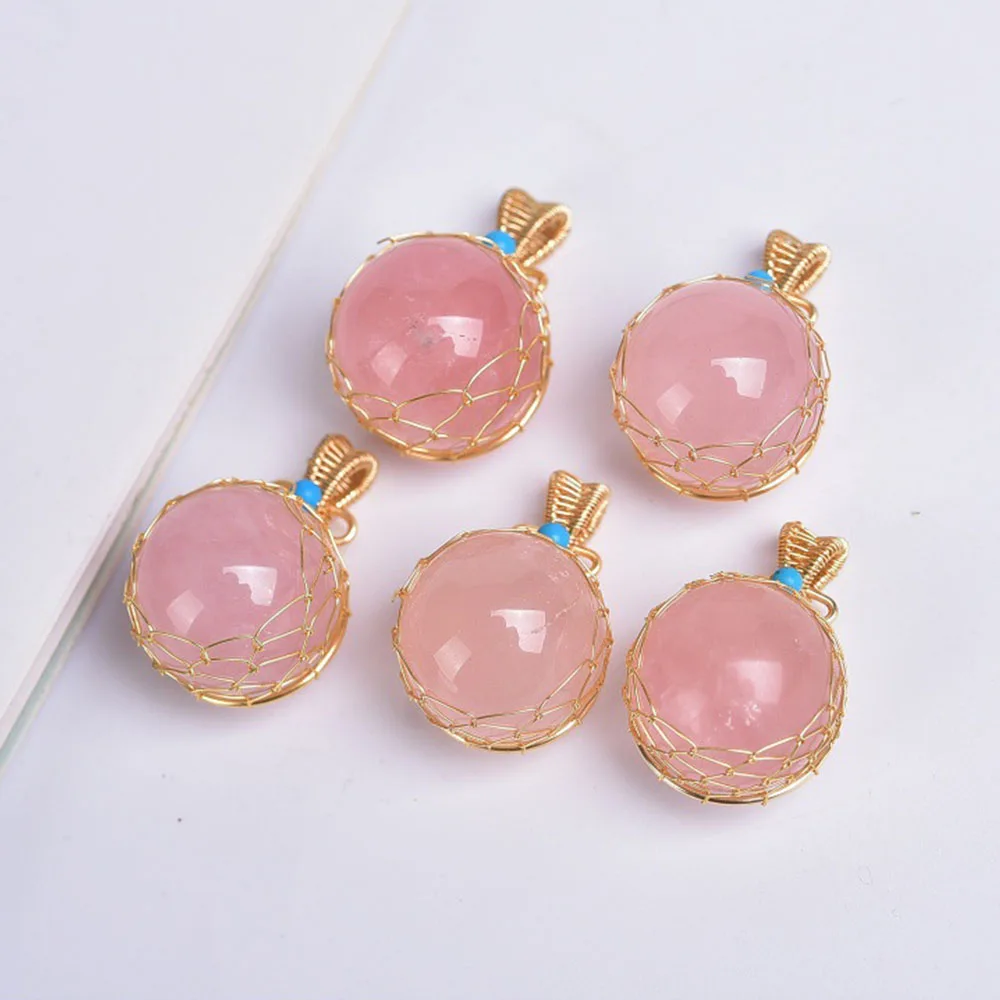 Natural Rose Quartz Crystal Ball Lucky Net Golden Wire Wrapped Rotating Gemstone Reiki Healing Crystals Stone Hanging Ornaments