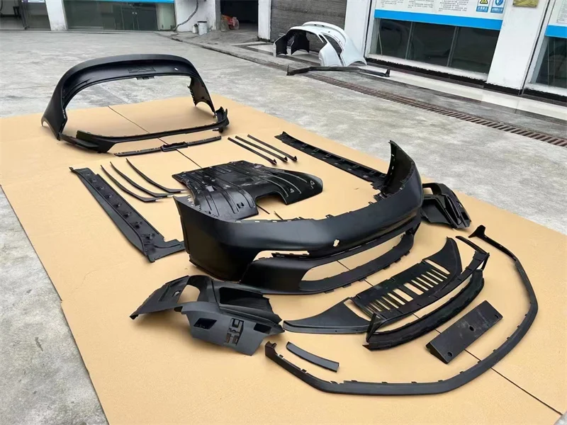 PP plastic material GT3 style front bumper side skirts rear bumper body trims for the new Porsche 992 body kit