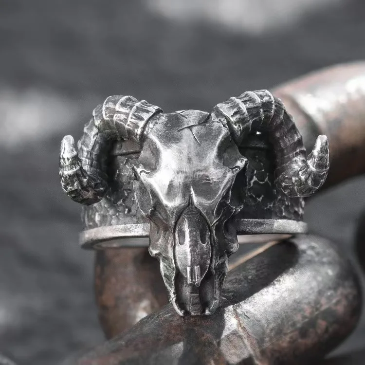 1 Retro Punk Skull Ram Head Ring - Unisex Hip-Hop Style with Motorcycle Elements, Adjustable Open Design, Skull Decorative Ring