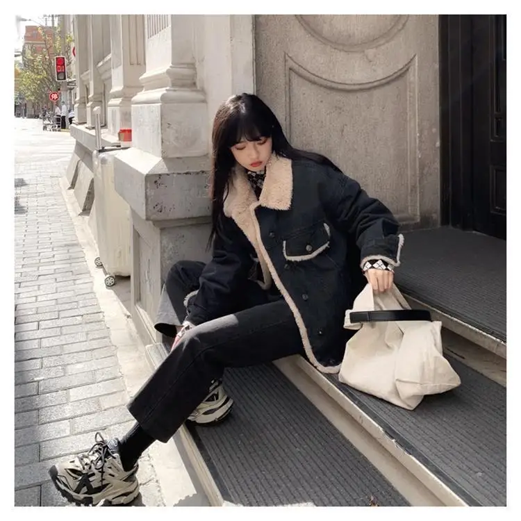 Cappotti di jeans da donna lunghi in pelliccia di peluche da donna invernali aderenti eleganti stile preppy urbano sociale traspirante con bottoni trapuntati