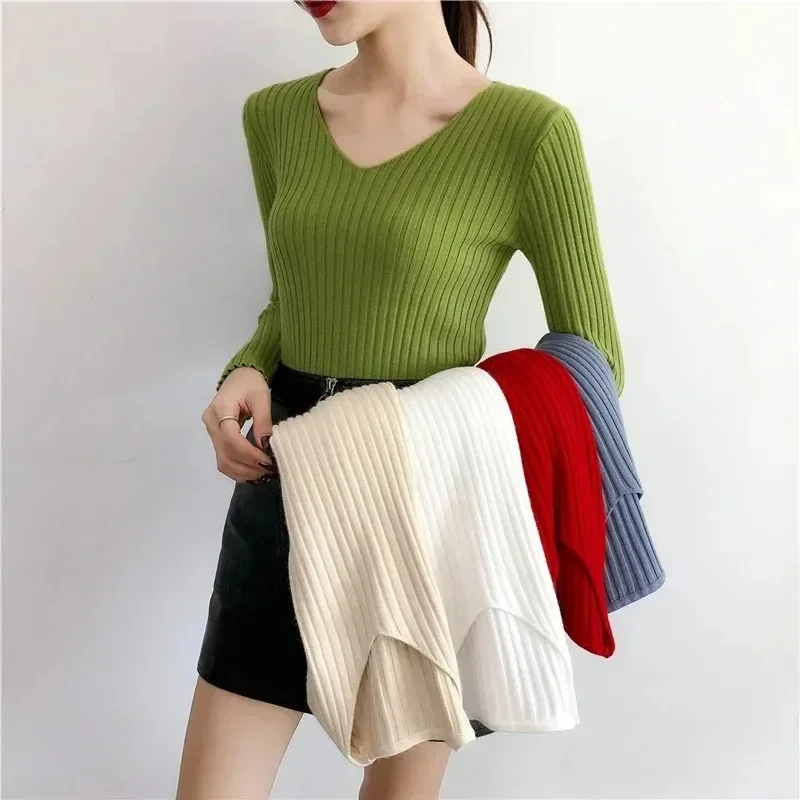 Zimowy, dzianinowy top, casualowy, dopasowany sweter, elegancki, klasyczny sweter, jesień 2025, damski sweter z dekoltem w serek, z długim rękawem.