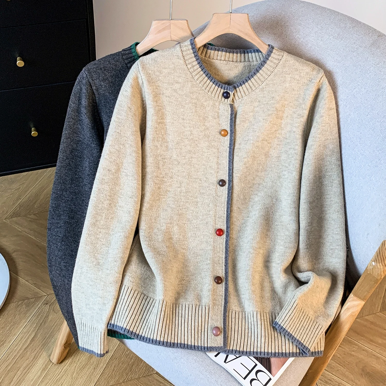 

Дизайнерский вязаный кардиган с круглым вырезом для женщин, свободная верхняя одежда, осень-зима, новинка, очень красивый, короткий.