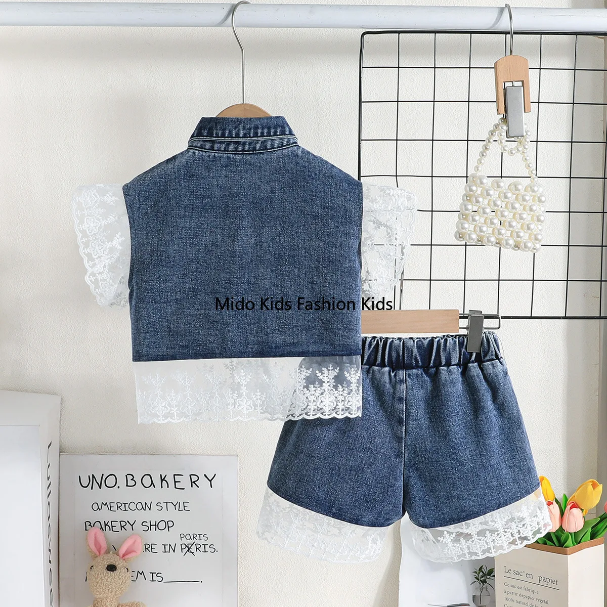 New Fashion Girls Denim 2-Piece Outfit, Lace Splice Beaded Vest Top & Denim Shorts, Cute Stylish Kids Clothing Set