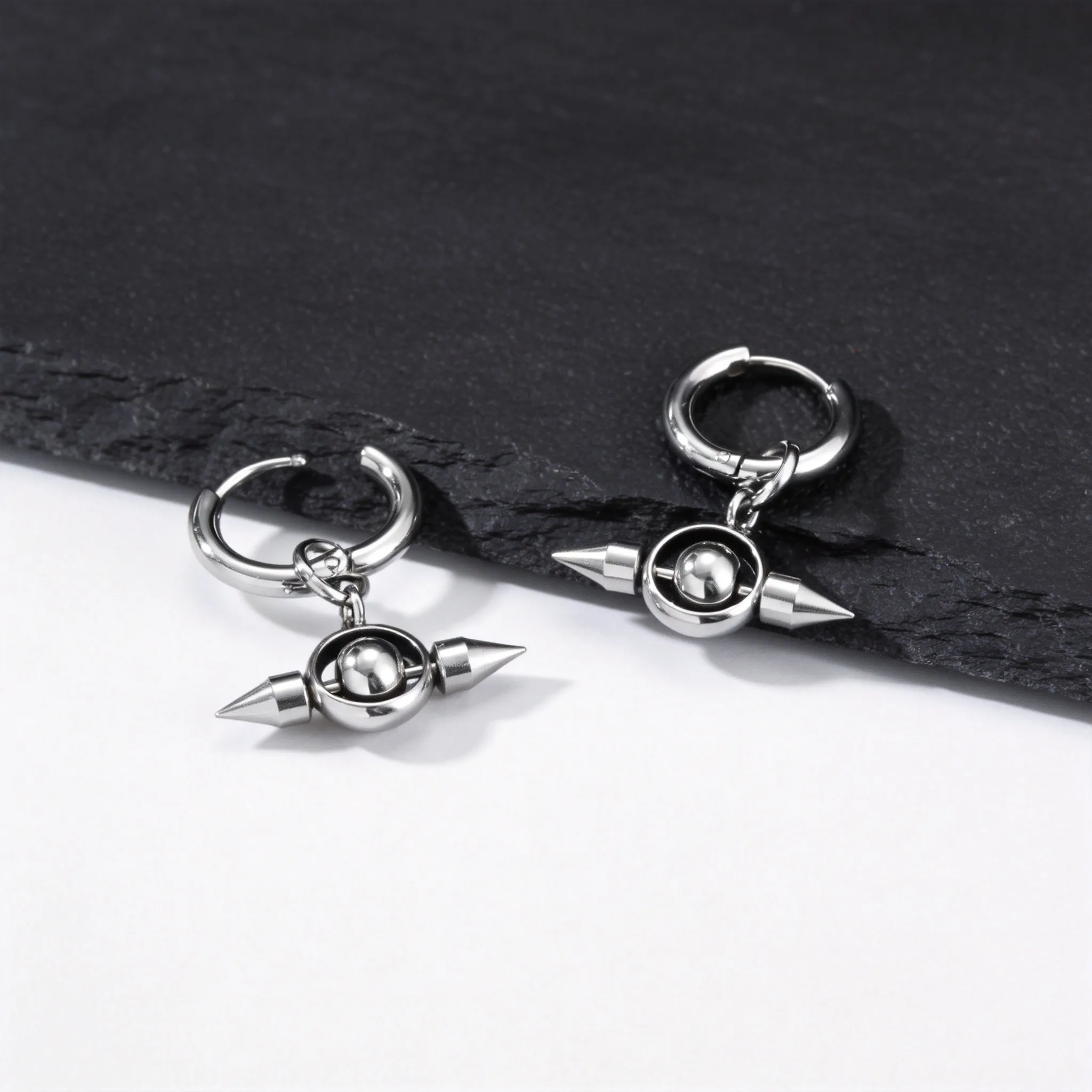 Neue Punk-Nieten-Creolen für Männer und Jungen, Hypoallergene Edelstahl-Creolen, Durchstechbare Ohrringe Schmuck – Detail 3