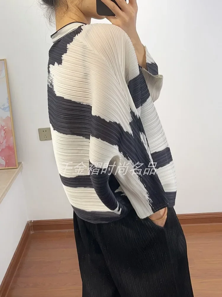 Miyake 2024 Herbst/Winter Neue Damen-Oberteile in Passenden Farben, Modische Lockere Fledermausärmel-Strickjacke mit Einreihiger Knopfleiste – Detail 8