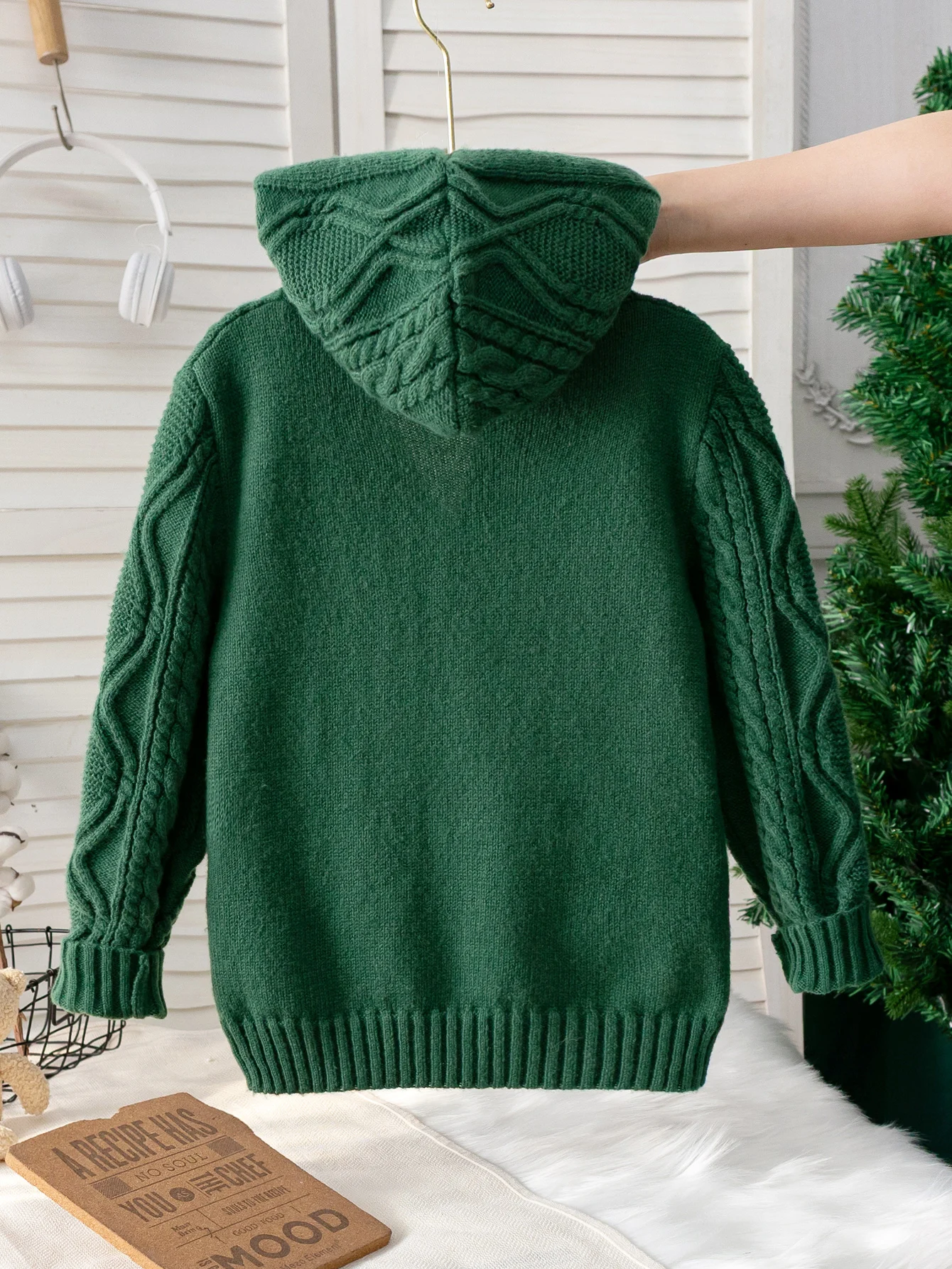 Boys' long sleeved sweater knitted diamond grid cardigan jacket suitable for daily leisure, campus spring and autumn, winter