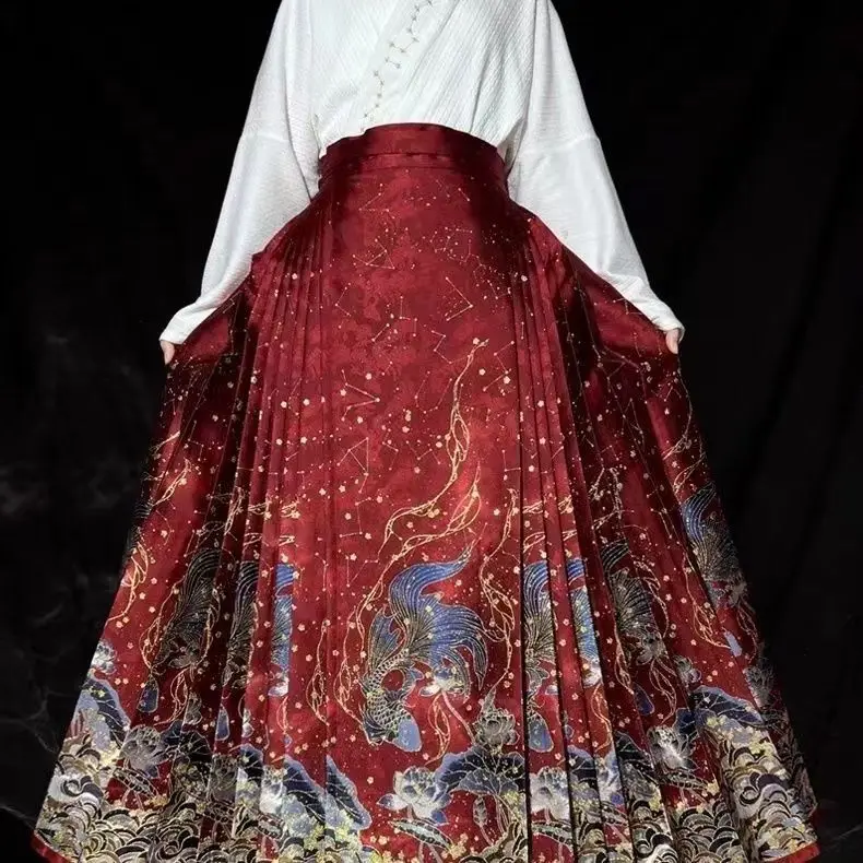 ‌ تنورة وجه حصان هانفو على الطراز الصيني الجديد - تنورة ما ميان من سلالة مينغ مع زي تقليدي مطرز بالذهب للنساء