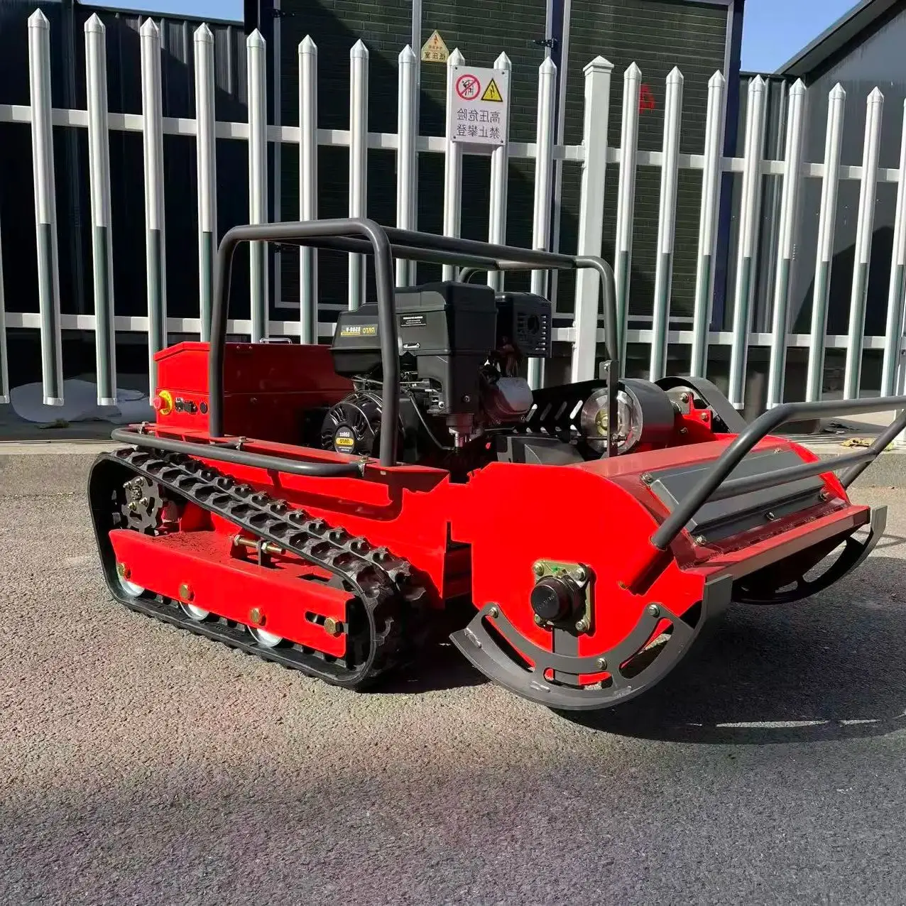 

Стабильная и эффективная газонокосилка с дистанционным управлением. Один старт и остановка. Высота подъема. Фермерские газоны поддерживает настройку.