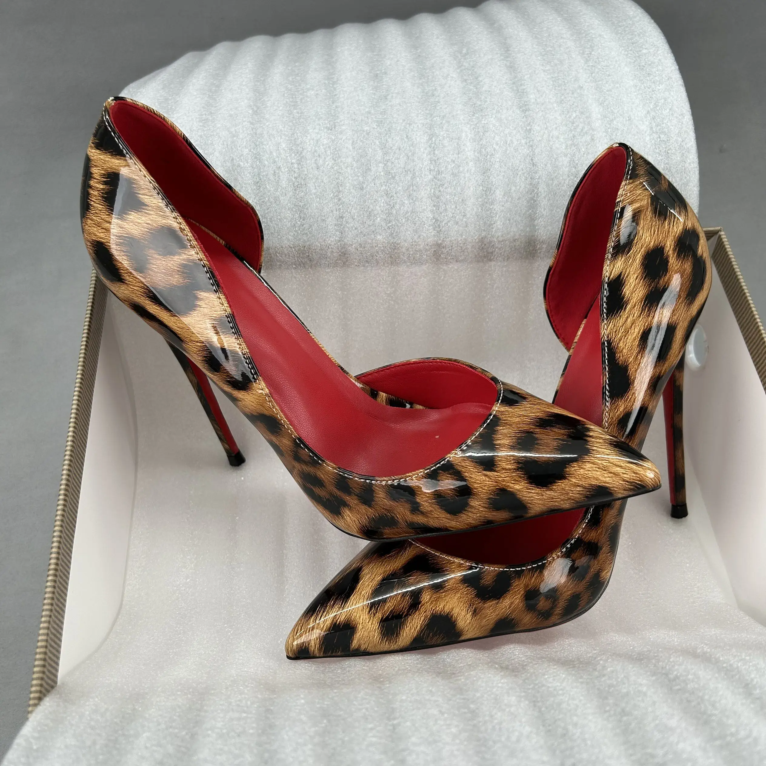 2026 Spring New High Heels Women's Thin Heels Shallow Mouth French Sexy Leopard Pattern Internet Red Side Empty Single Shoes