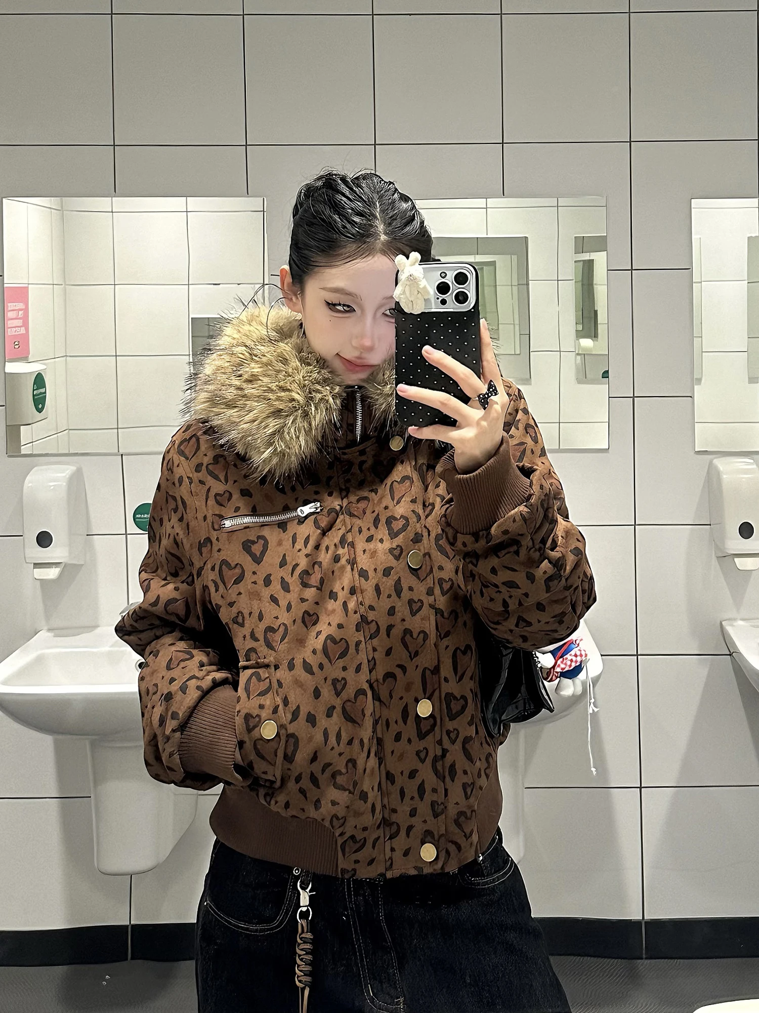 

Женская зимняя куртка Street Sle свободного кроя из замши с меховым воротником, утепленная хлопком, с узором в виде сердца, на молнии