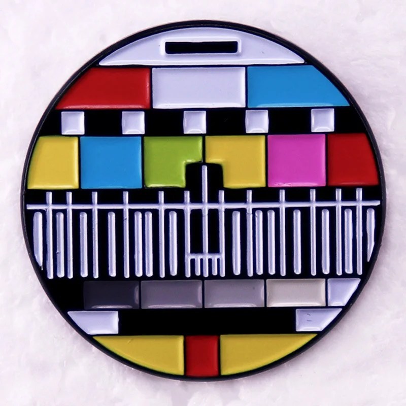 C4907 Old TV Enamel Pins No Signal Retro Color Screen Television Brooches Jackets Lapel Pin Creative Nostalgia Badge Jewelry
