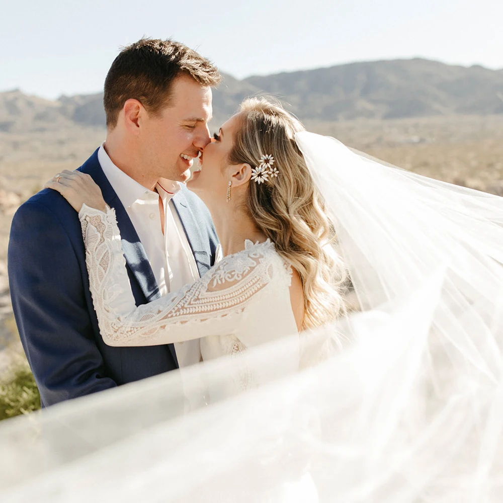 Robe de mariée en Satin avec découpe en dentelle, robe de mariée rustique, sur mesure, à manches longues, dos nu, avec des Appliques au cou de Bateau