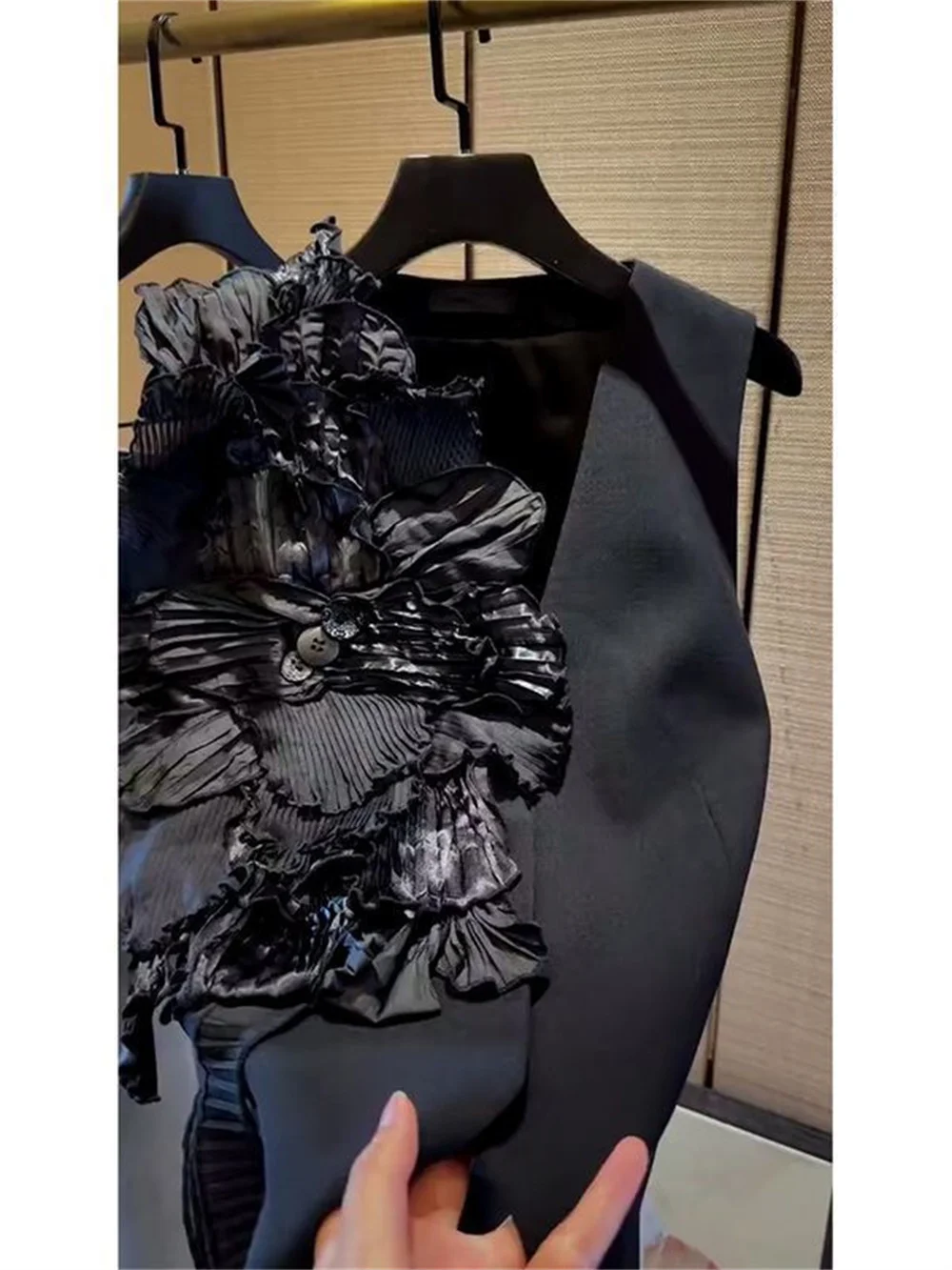 

Vests for Women Women's Vest Autumn 2025 Fashion Unique Chic top Design Sense Niche Loose Cover Meat Black Vest Jacket Woman