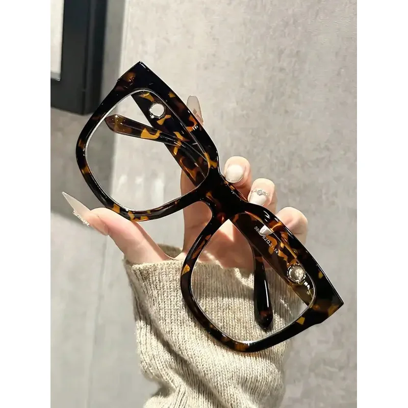 

1PC Fashion Square Oversized Plastic Frame Women Clear Glasses For Men Daily Life Take Photo Eyeglasses Clothing Accessories.