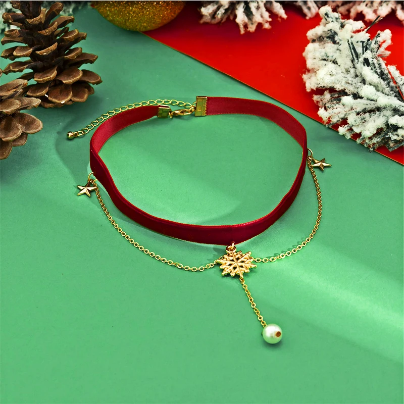 SOHOT Red Velour Christmas Snowflakes Choker Necklace for Women Fashion Jewelry Wearable for Gatherings Travel Weddings Date