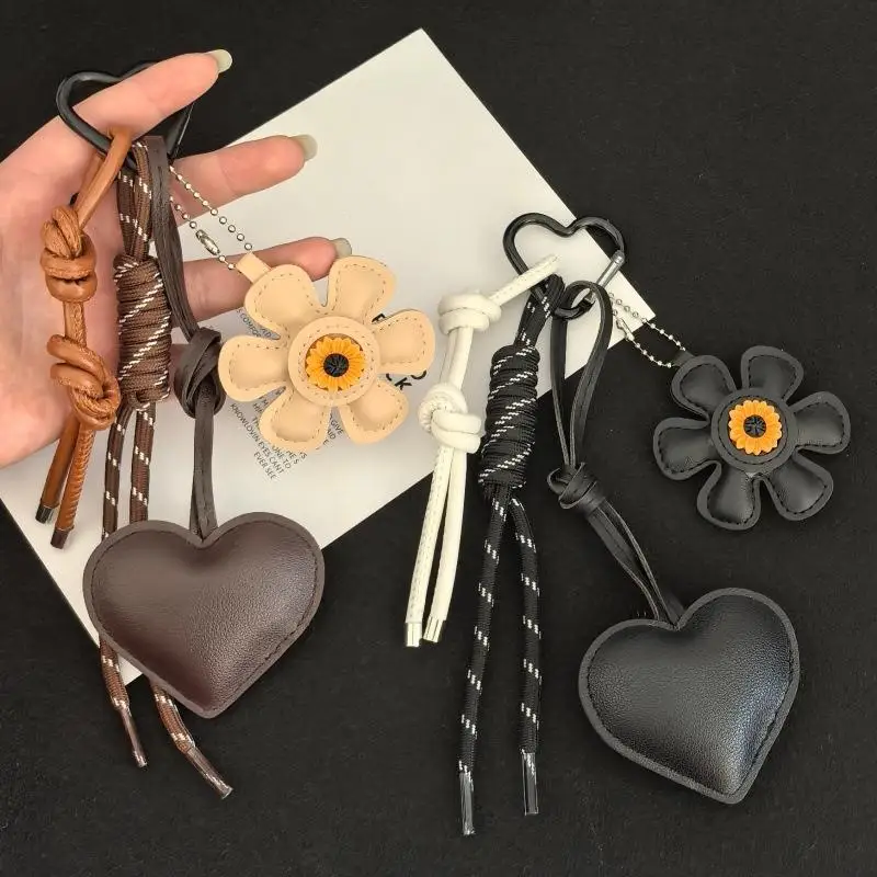 Vintage PU-Leder Blumenherz Taschenanhänger & Schlüsselanhänger, Handgefertigter Boho-Taschenanhänger für Frauen, Ästhetisches Accessoire für Tragetaschen – Detail 2