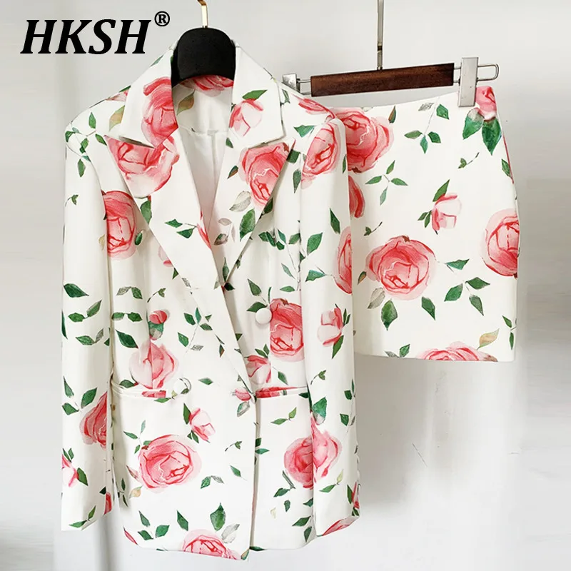 

HKSH весна лето новый женский уличный модный двубортный пиджак с принтом роз и короткой юбкой комплект повседневный комплект из двух предметов HK5636