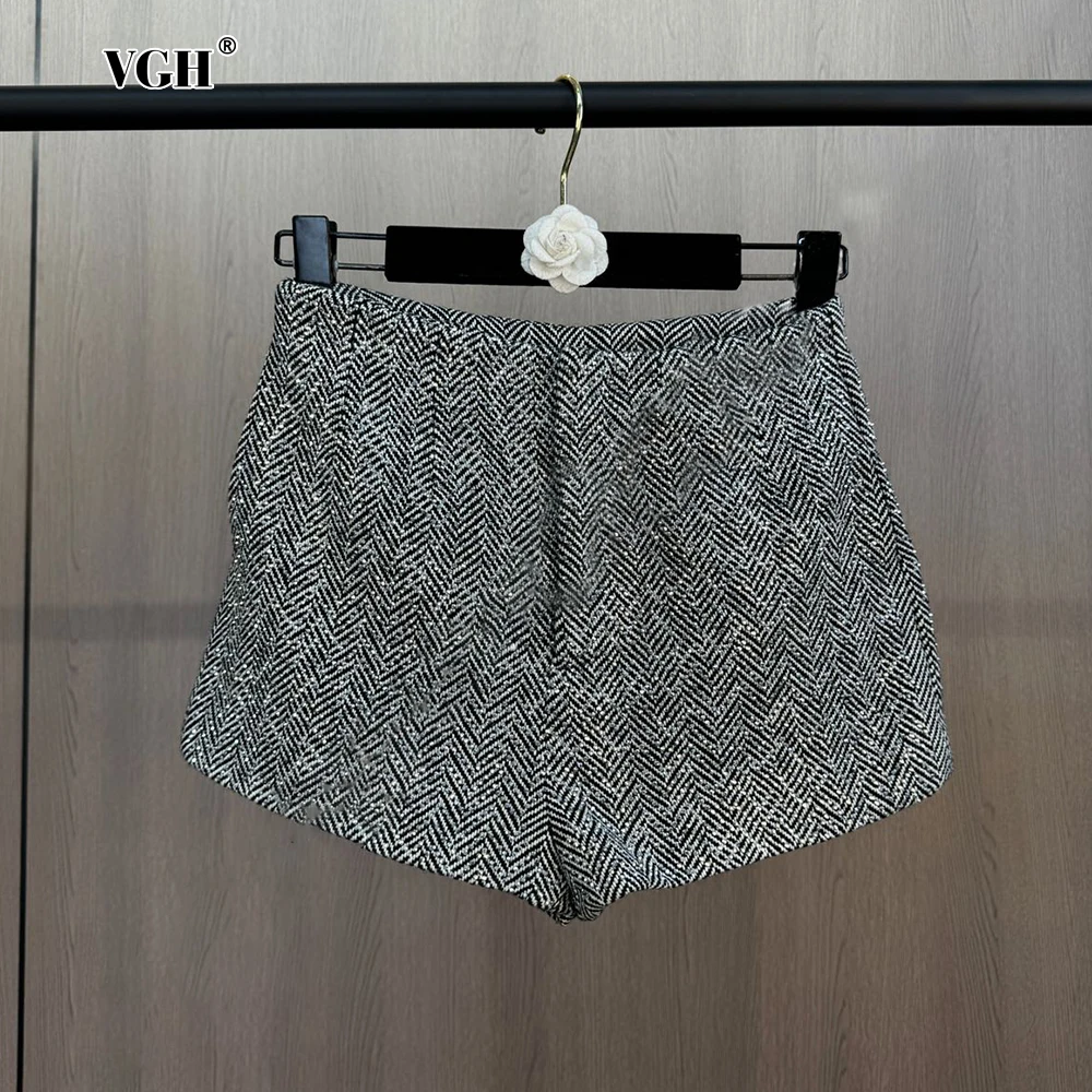 VGH Minimalist Chic Spliced Zippers Shorts For Women High Waist Loose Casual Short Pants Female Fashion Style New Winter 2024