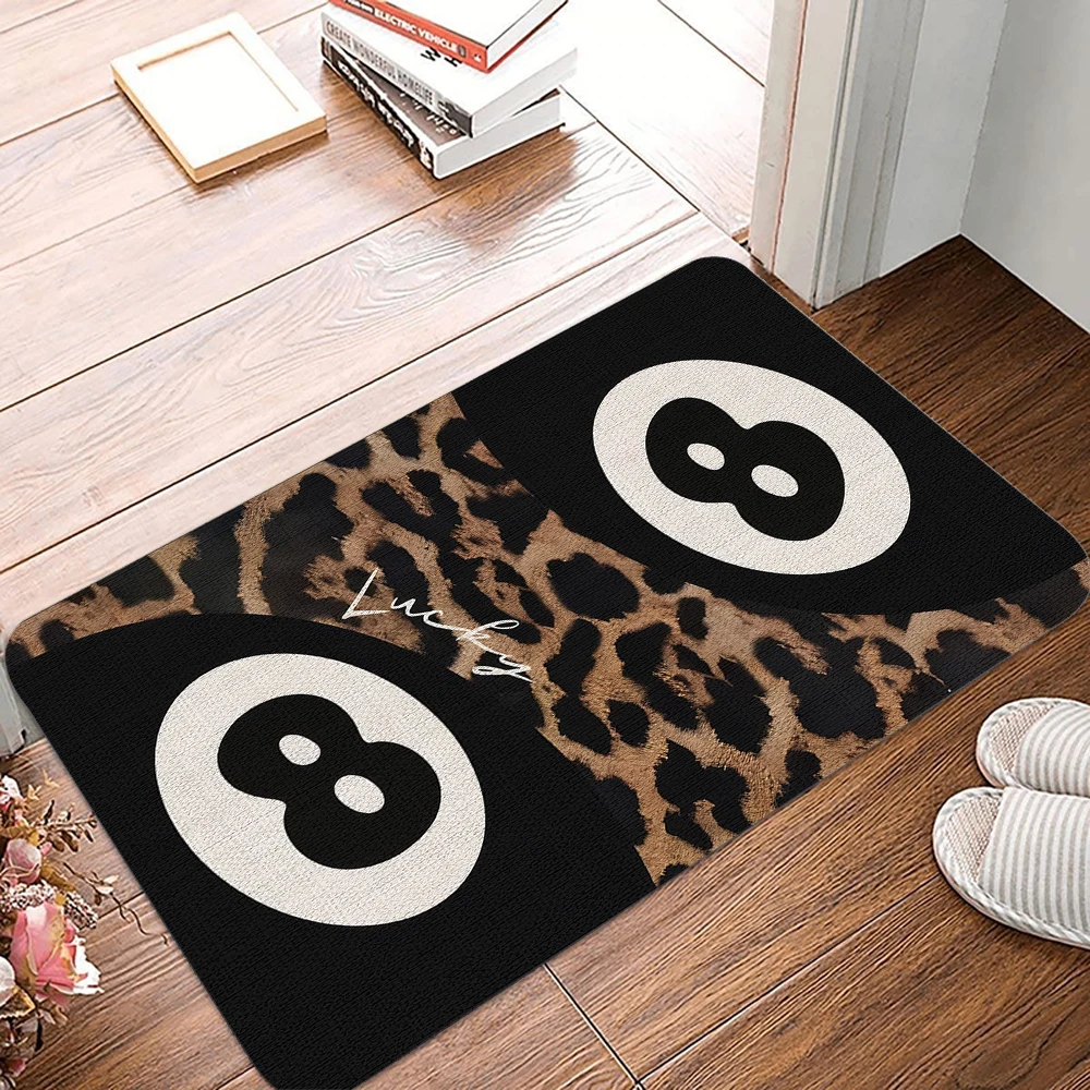سجادة باب الترحيب العصرية Cheetah Y2K Lucky 8 Ball، ممسحة الفهد غير التقليدية للأماكن الداخلية والخارجية، سجادة ترحيب جمالية للمدخل