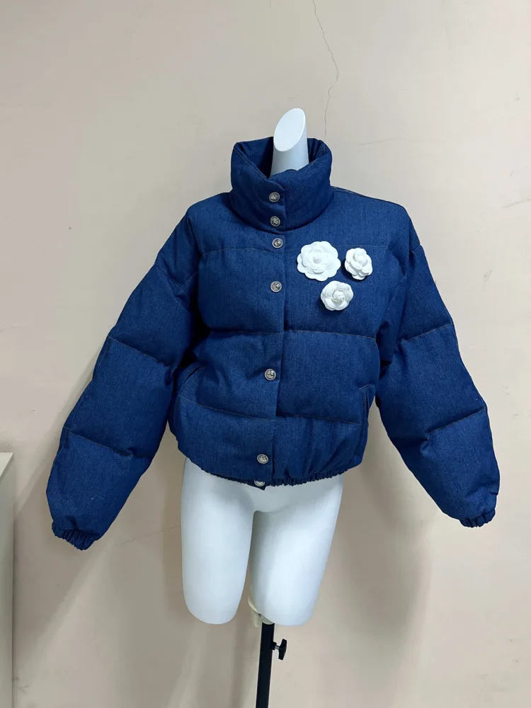 La misma chaqueta azul con cuello levantado para mujer en invierno, corta y cálida. Breadcoat, Chaqueta de algodón, Trendy