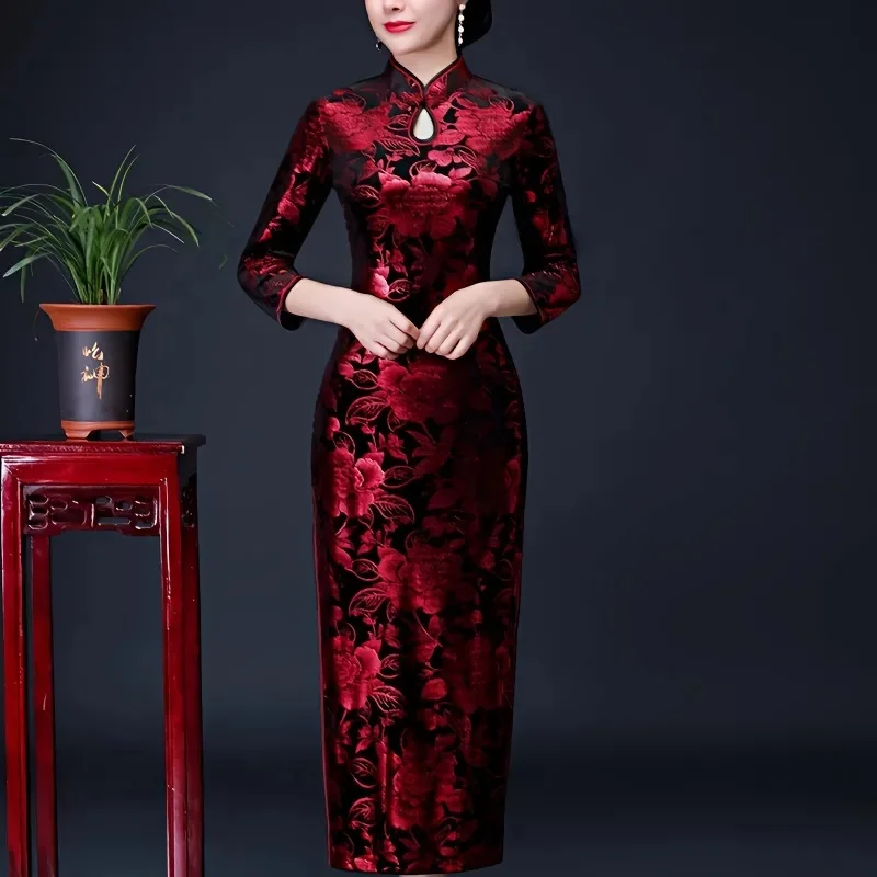 Primavera estate velluto oro Cheongsam abito lungo donna temperamento Slim rosso abiti da sera da sera madre velluto abiti M-6XL