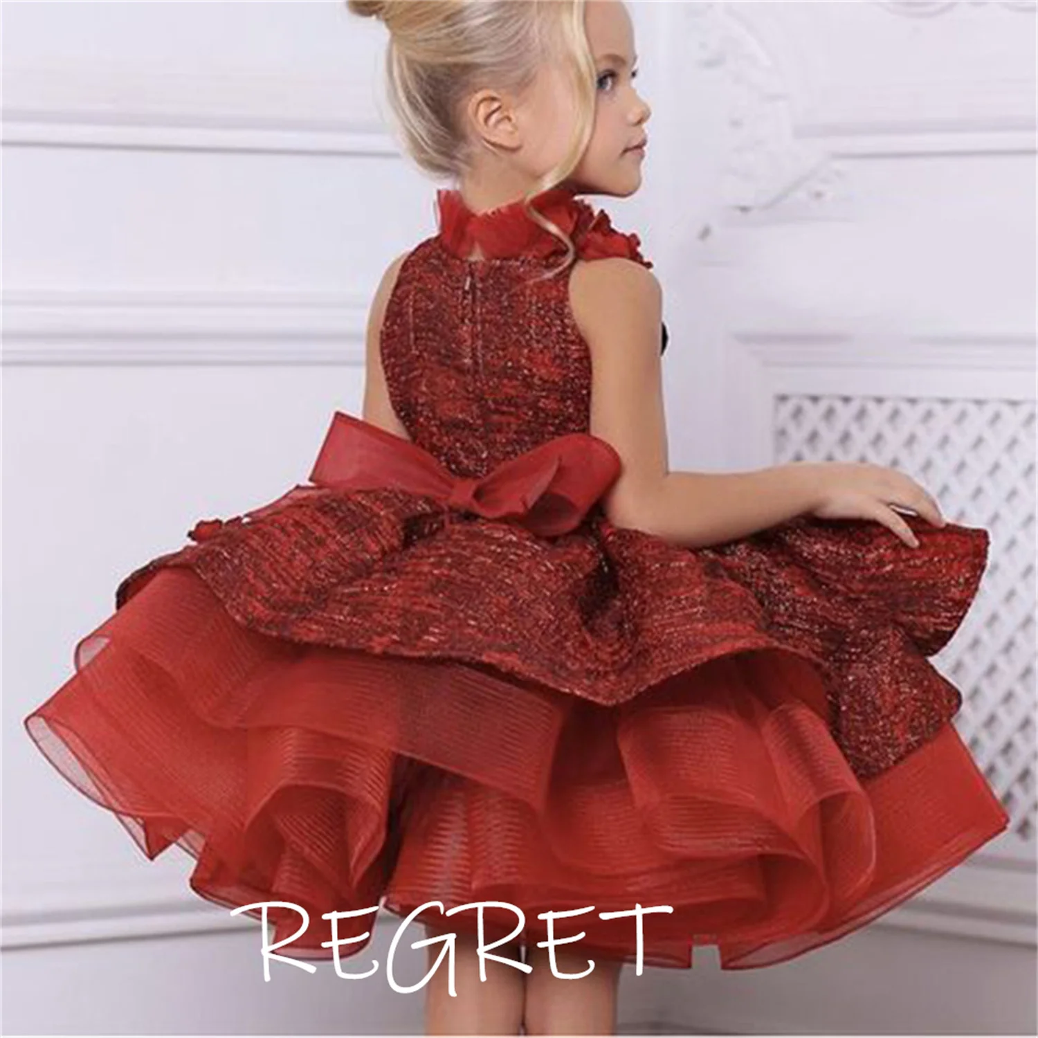 

Red Applique High Neck Flower Girl Dresses Wedding Kintted Lace First Communion Short Dress for Kids Party 2023 Bow Ball Gown