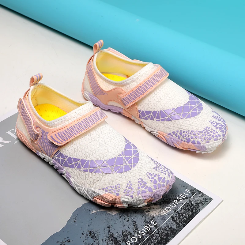 

A pair of children's summer sports fitness shoes, quick-drying drainage water-resistant beach shoes, sizes 24-42，WK-K506