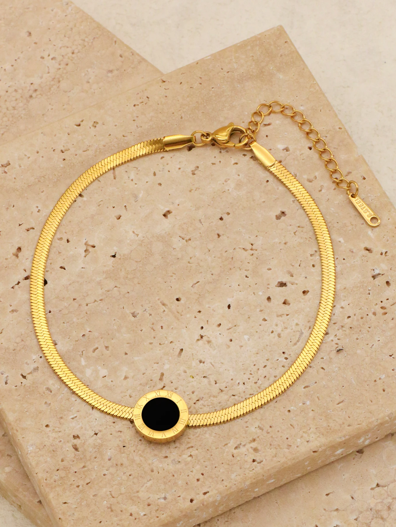 1 Piece 2024 Fashion Roman Digital Black Round Zircon Sexy Women\'s Feet Chain Snake Bone Chain Jewelry Wholesale