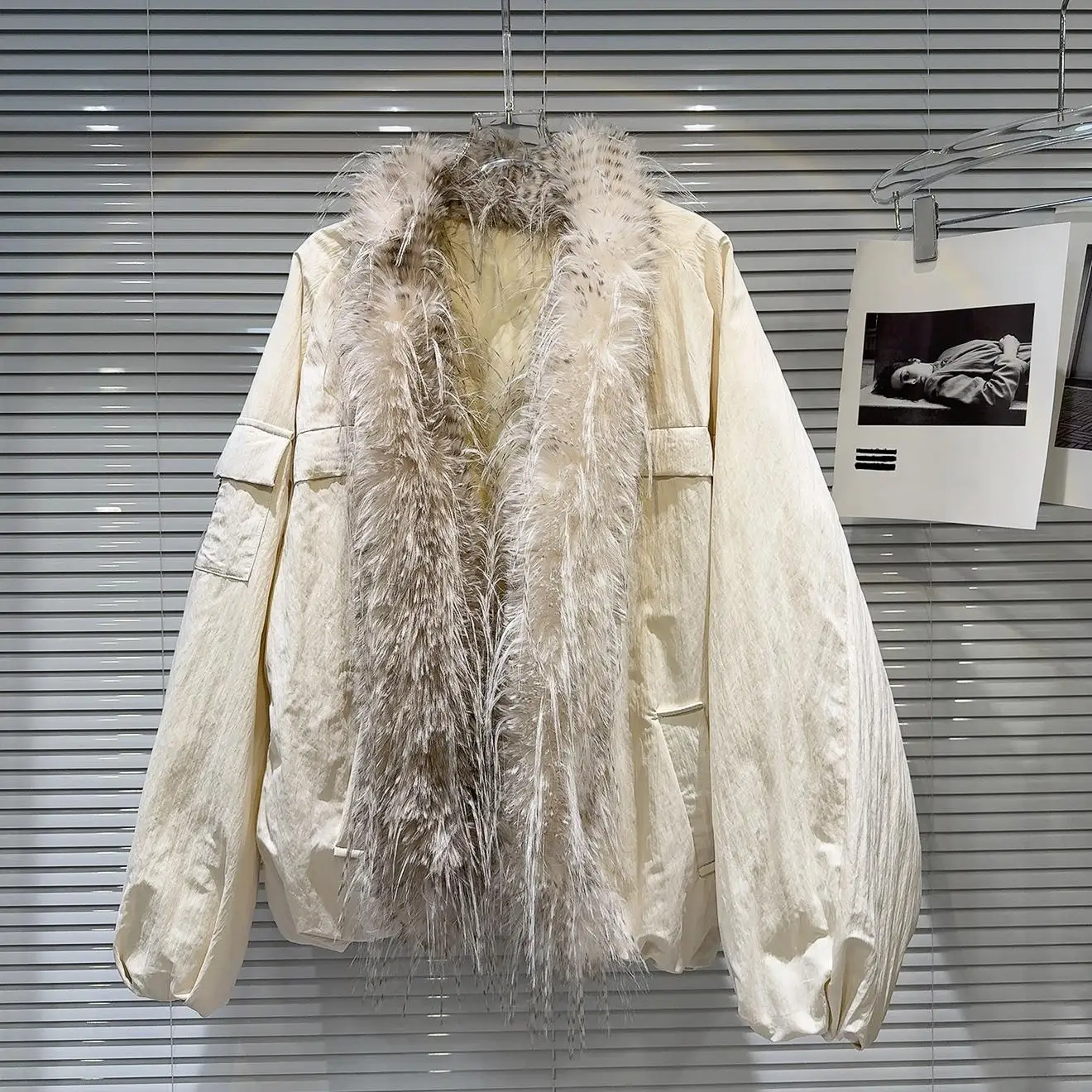 

2025 зимняя новая уличная мода градиент эко меховой пуховик с капюшоном женское пальто модное