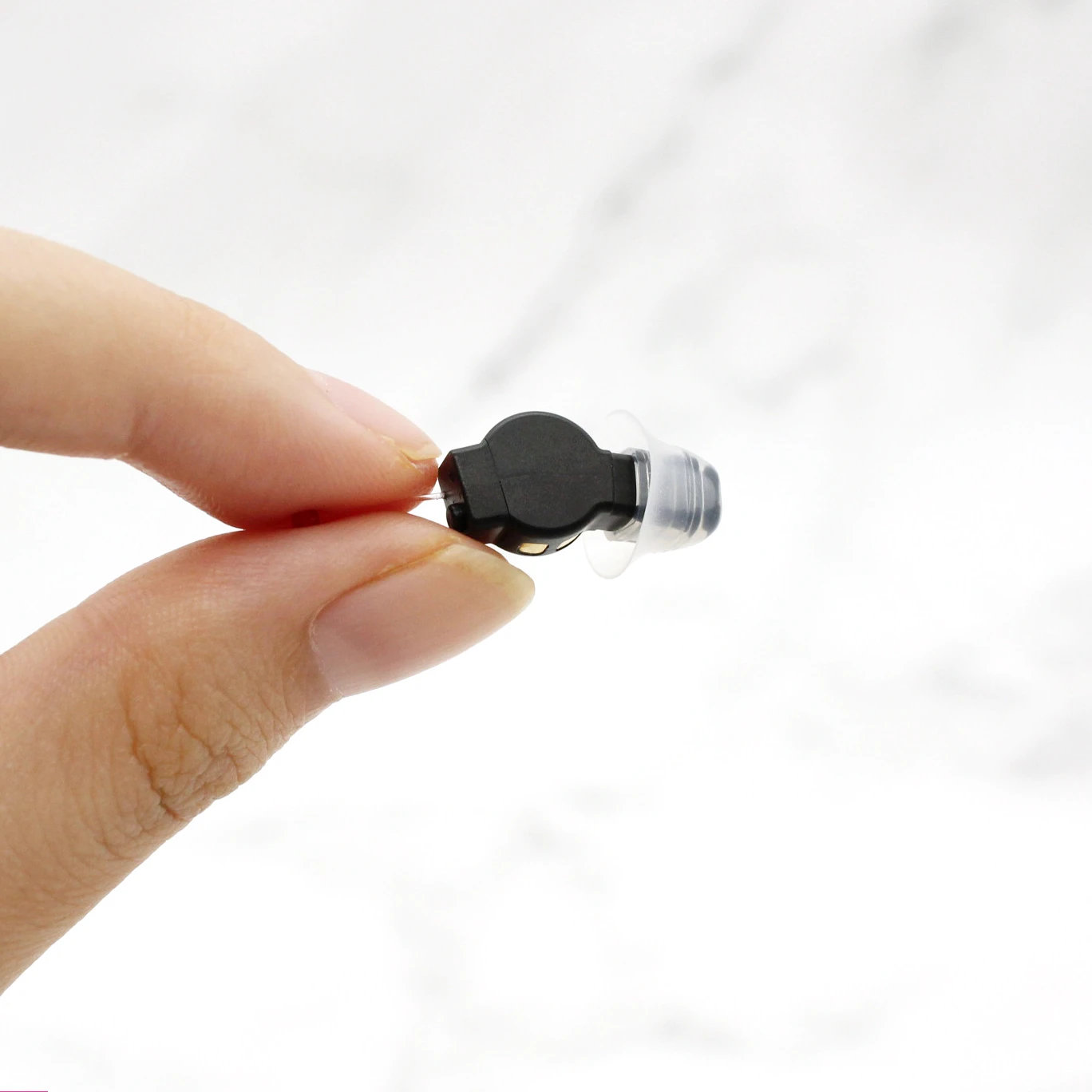 

China Manufacturer's Mini Rechargeable CIC Digital Hearing Aid Retone Deaf Elderly Super Invisible 16 Channels Audifonos