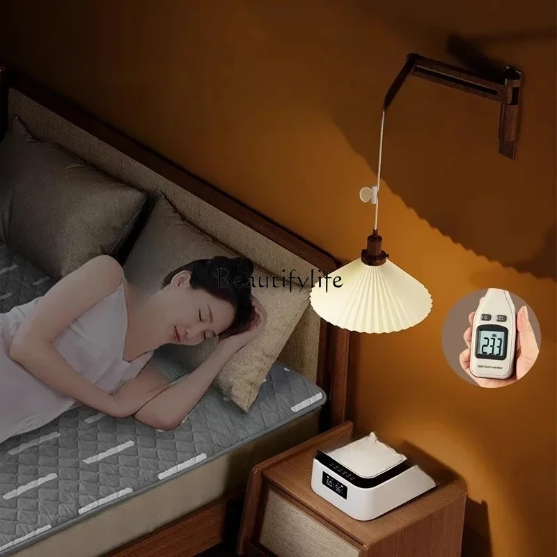 Simple Constant Temperature Heating Blanket: A Modern Bed Essential thumbnail