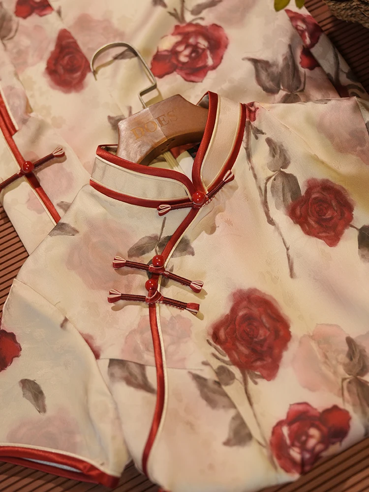 

Уникальное, красивое, новое, модное ципао 2026 года: элегантное, для повседневной носки, в стиле ретро, миди, с уникальным великолепием, коротким рукавом и цветочным принтом.