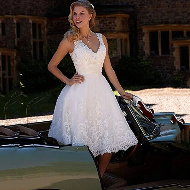 

Vintage Lace Applique Short Wedding Dress for Garden Weddings V-Neck Sleeveless Bridal Dress Mid Length Elegant Bridal Attire