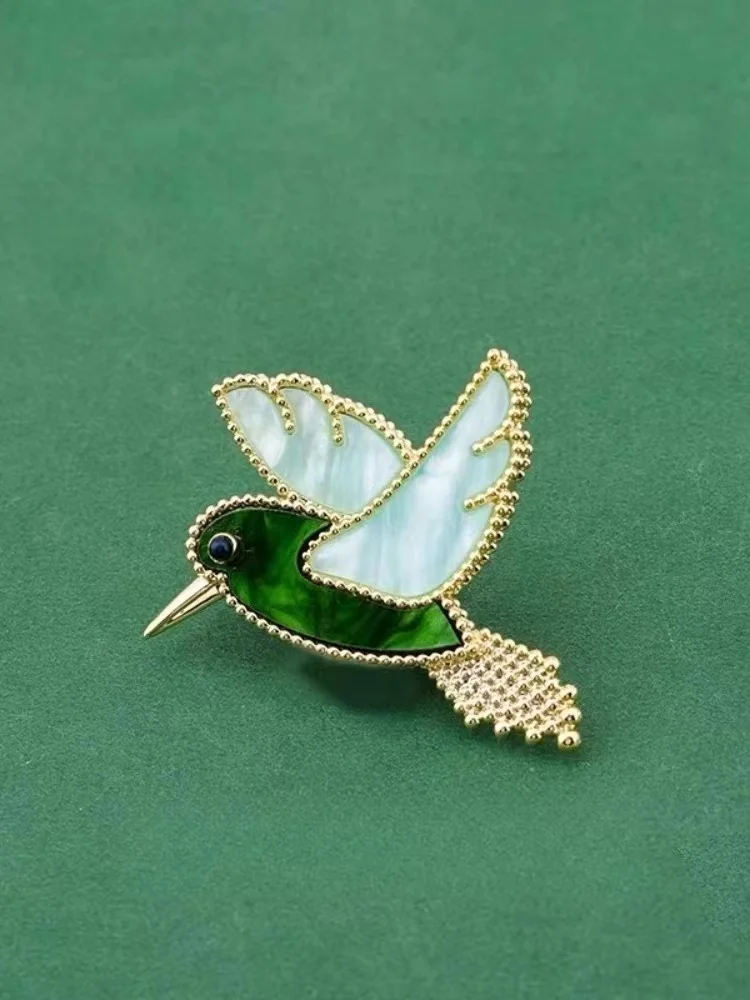 Fashion Gold Color Kingfisher Bird Animal Brooches Luxury Brand Designer White Green Shell Lapel Pins For Women Fine Jewelry