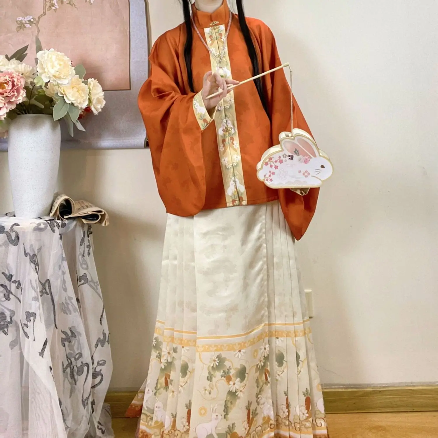 

Chinese hanfu 2022 stand collar pair front pipa sleeve horseface skirt with large volume in autumn and winter