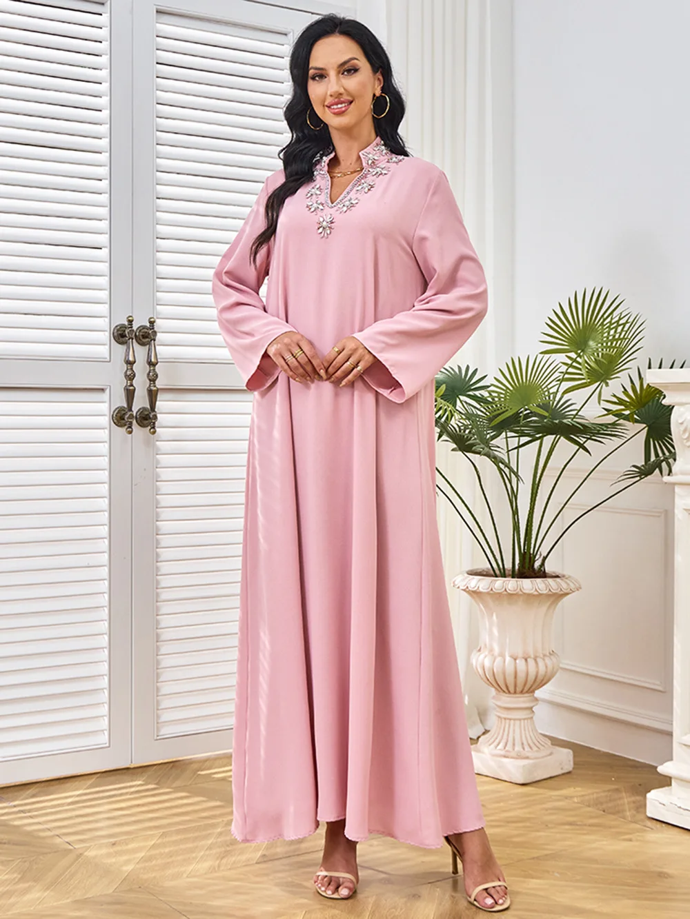 

Gorgeous Arab Women V-Neck Long Sleeved Evening Dress Lady Fashion Beading Floral Muslim Burqas Long Gown