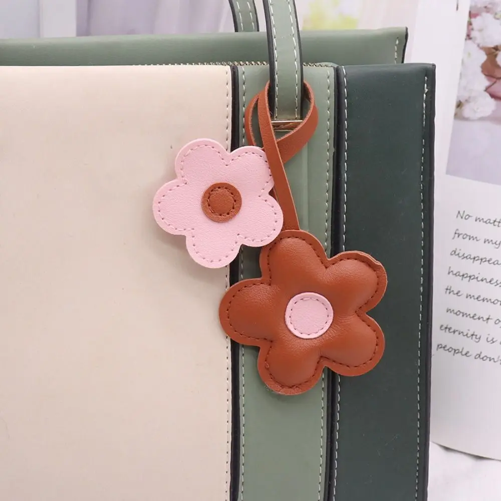 Lovely PU Leather Sunflower Bag Pendant Contrasting Car Keyring Five Petal Flower Keychain Cartoon Fashion Bag Pendant Men