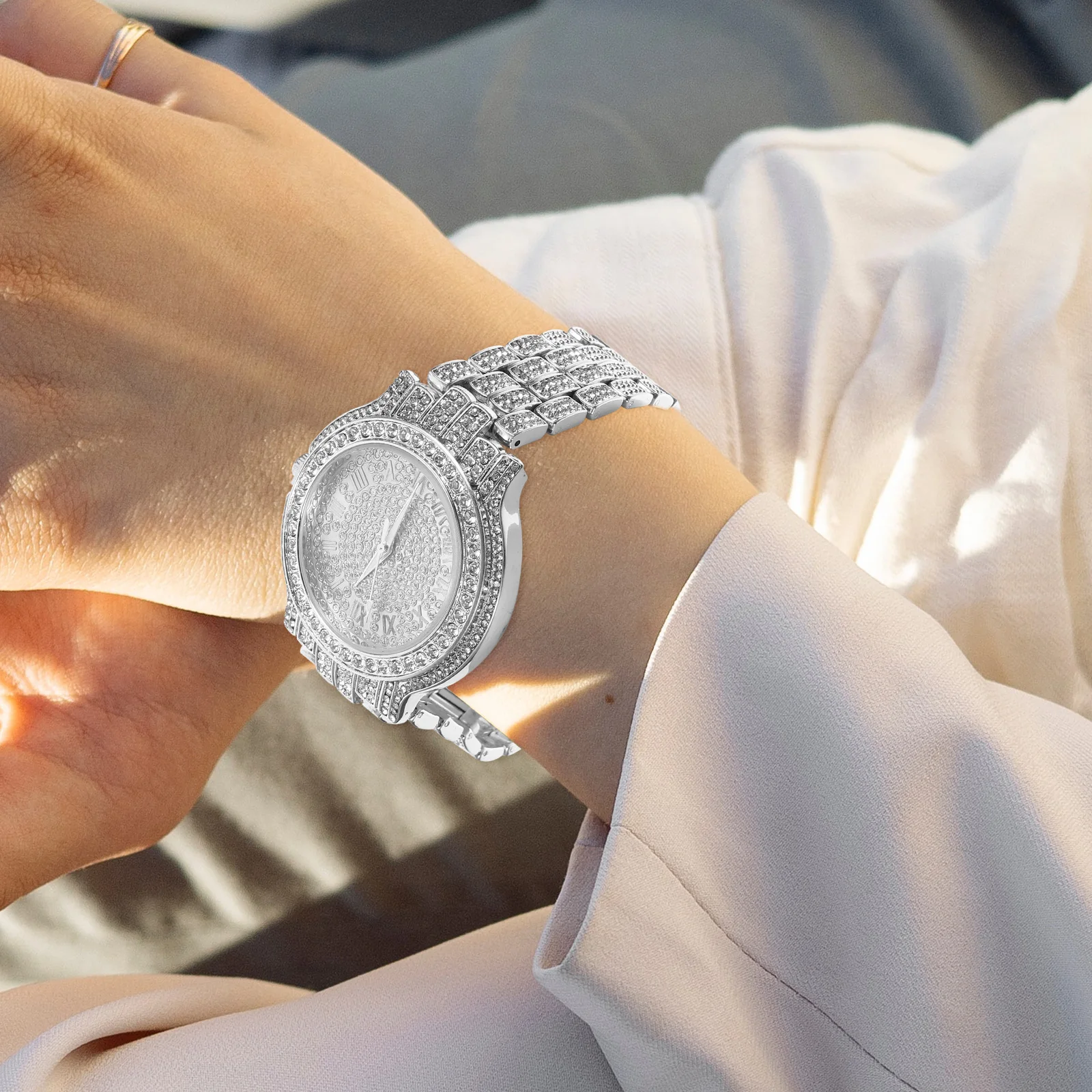 

Женские часы со стразами, высококачественный механизм, инкрустированный сверкающими стразами, полированный ремешок, кварцевые наручные часы, декоративное украшение