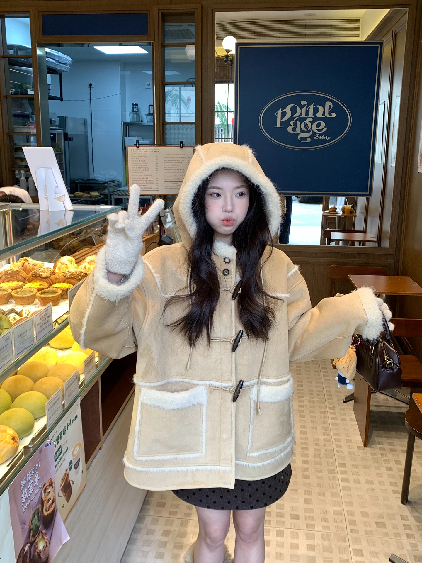 

Женское утепленное замшевое пальто с капюшоном и пуговицами из овчины, корейский стиль, длинный рукав, теплая верхняя одежда для повседневной носки и поездок на работу