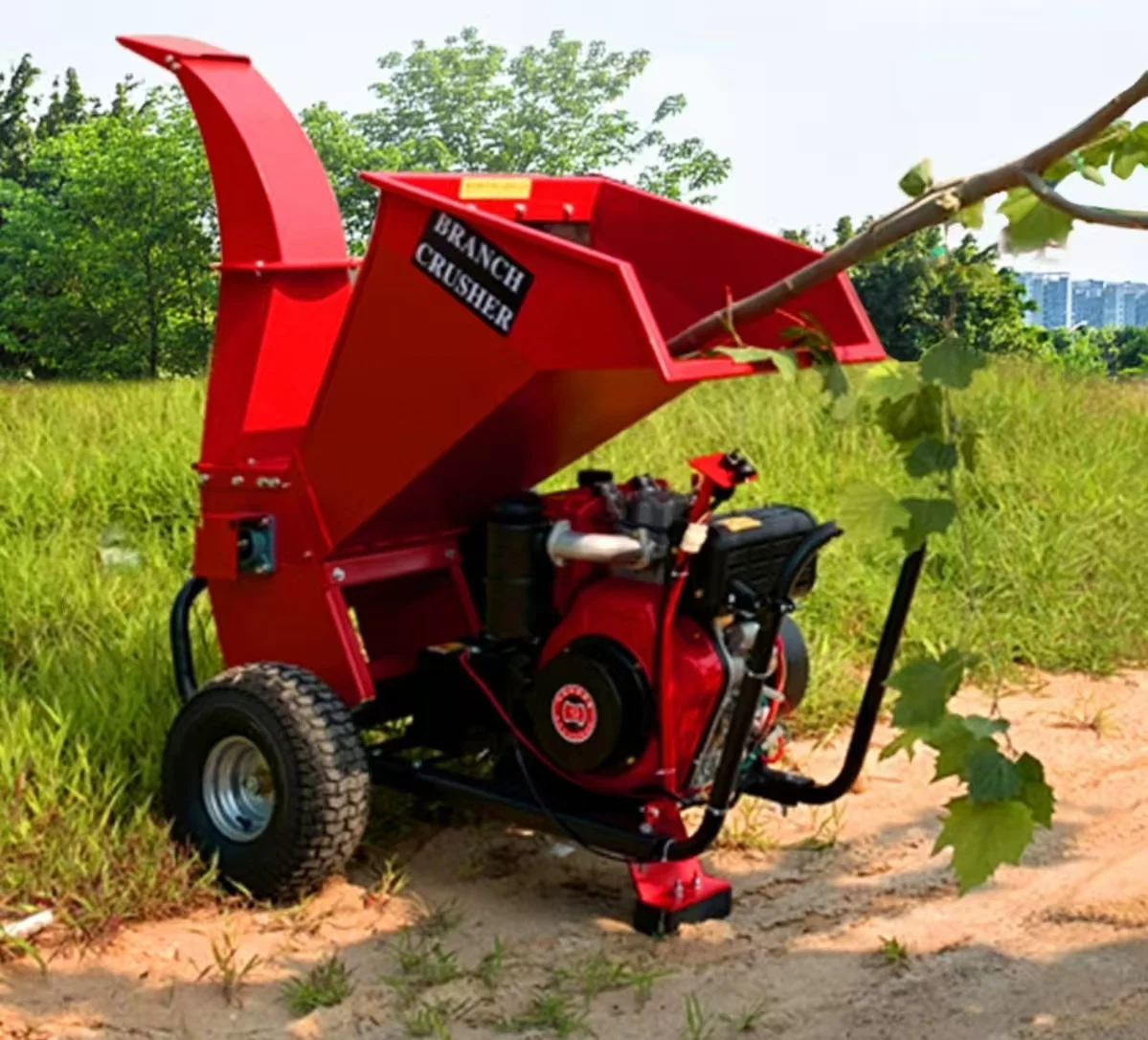 15 Horsepower Multifunctional Engine Wet and Dry Wood Crusher Forestry Machinery Wood Crusher for Sawdust Production