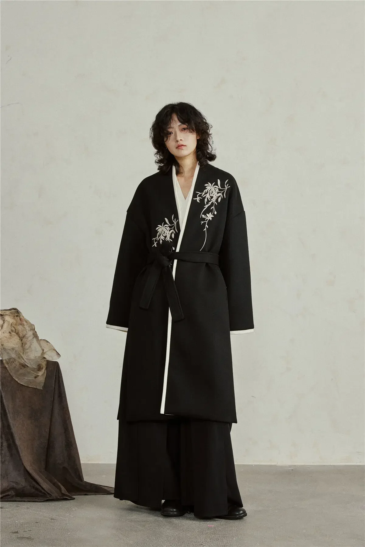 UMI MAO Knee Length Woolen Coat Unique Design Men Women Chinese Style Zen Embroidery Woolen Coat Loose Lace Up Robe Hanfu Coat