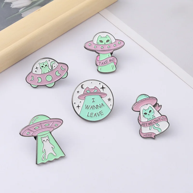 \'Escape Here\' Alien Cat Enamel Pins Funny Bag Brooch Lapel Badge Cartoon Science Fiction Jewelry Gift for Kids Friends