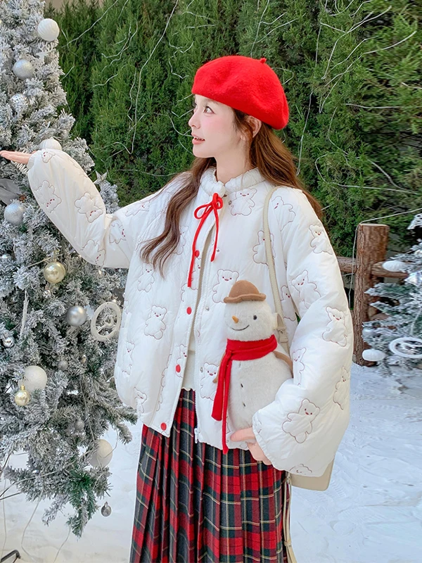 معطف شتوي نسائي أنيق بياقة عالية مزين بتطريز دب لطيف، سترة دافئة منفوشة بيضاء محشوة بالريش