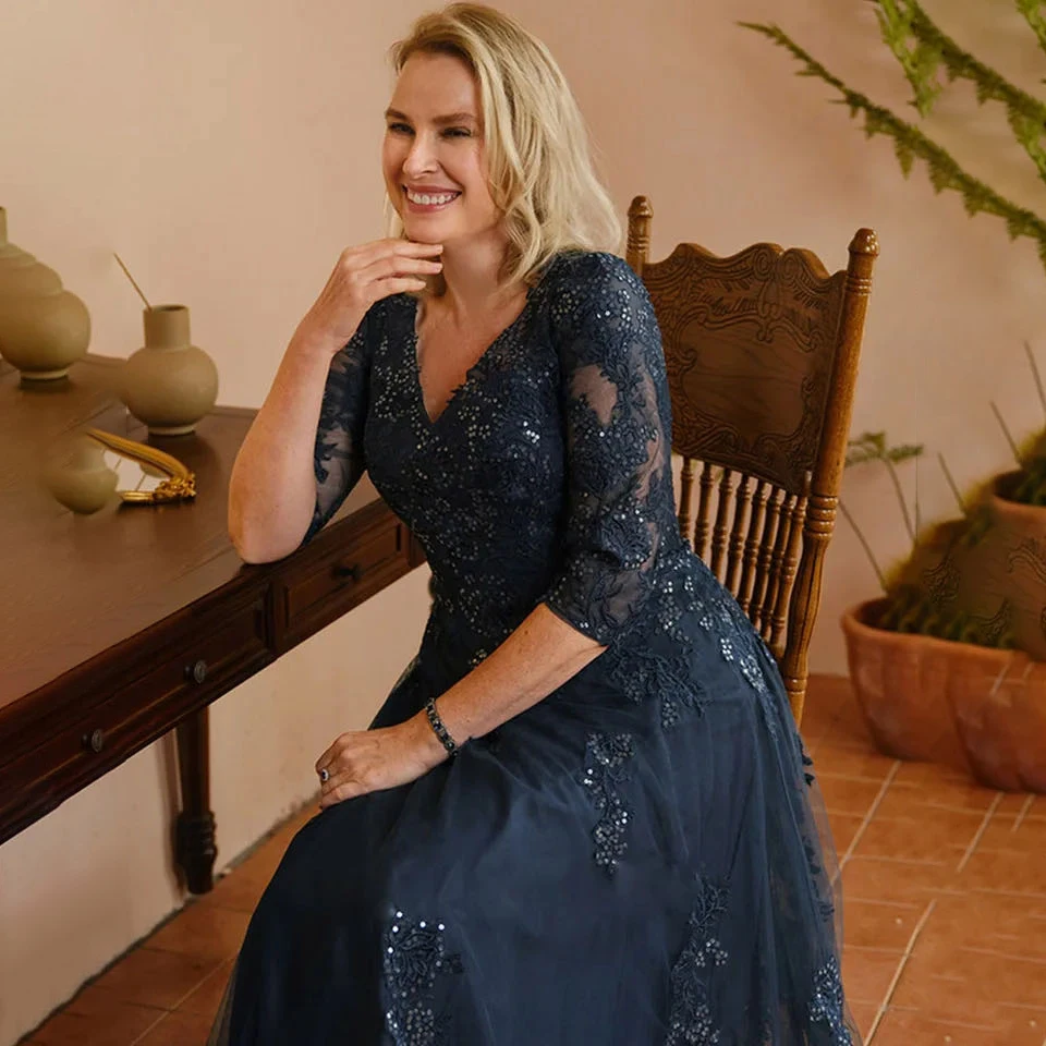 Abito per la madre della sposa con scollo a V maniche a 3/4 Applique in tulle A Line Blu navy Plus Size 2025 Abito per invitati a un matrimonio personalizzato