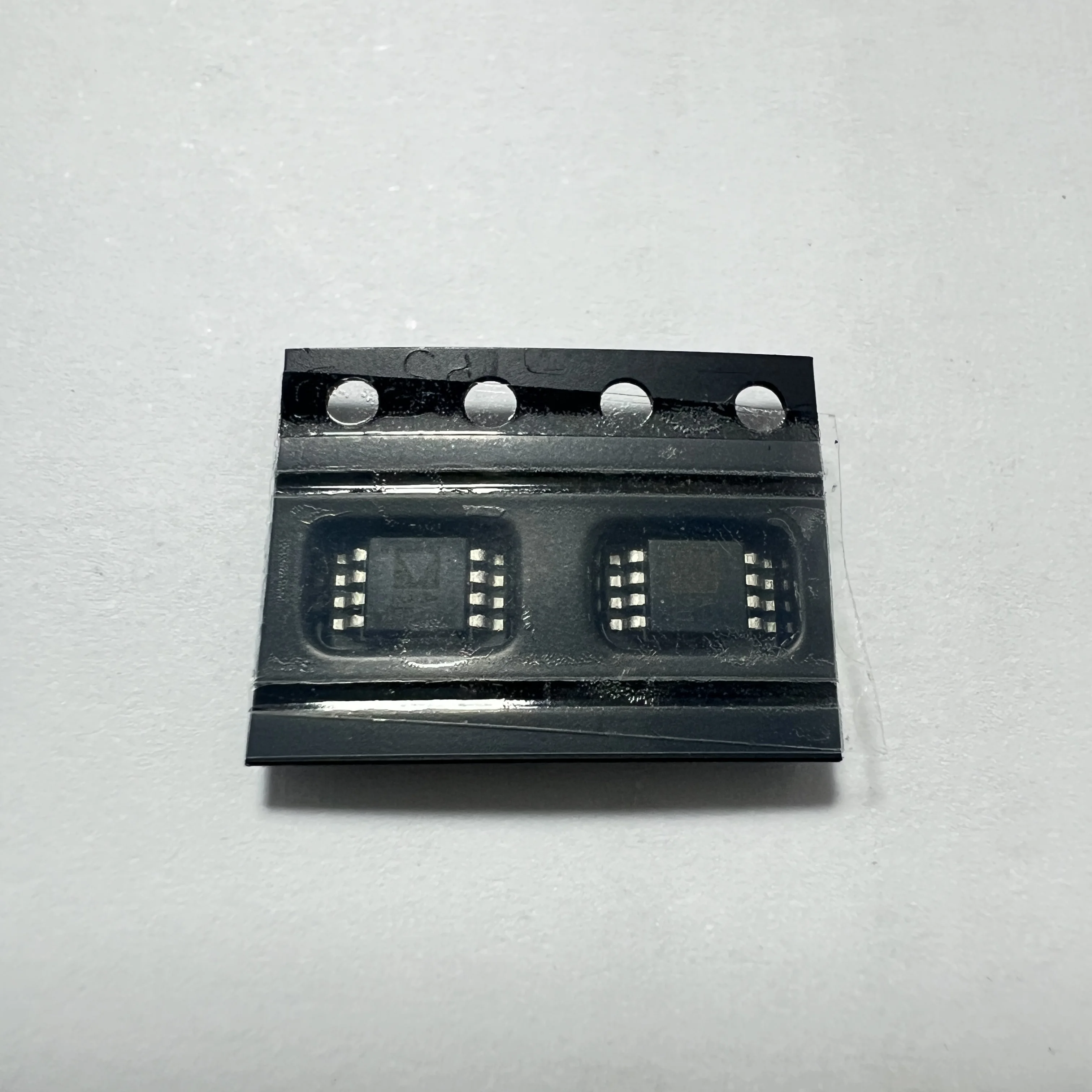 2PCS/LOT ADA4610-2ARMZ (Operational Amplifier)