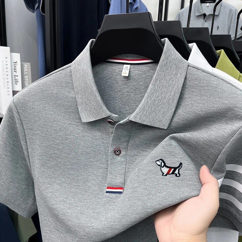 Luxusmarke Herren Hochwertiges Kurzarm-Poloshirt mit Kragen, Welpen-Stickerei am Ärmel, Streifen am Bündchen, T-Shirt für Business und Freizeit, Herrenbekleidung – Detail 7