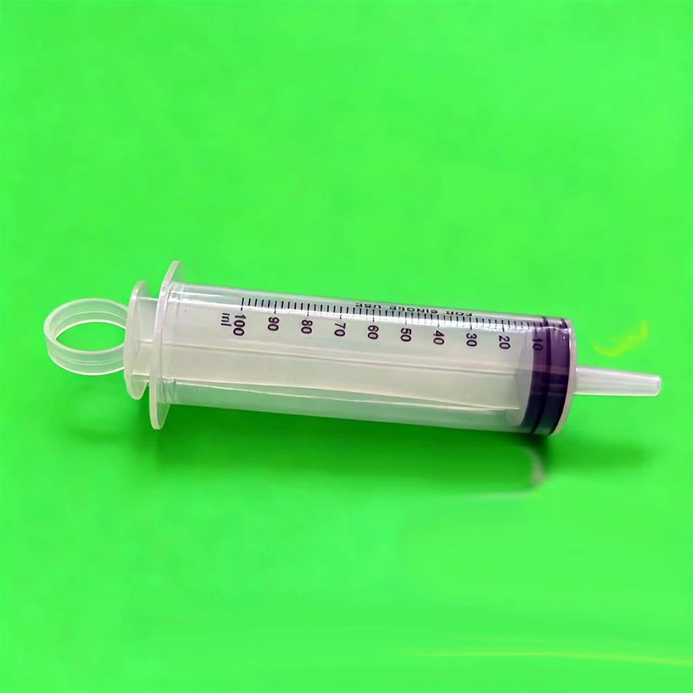 Industriële veterinaire kunststofspuiten met capaciteiten van 1000ml, 550ml, 350ml, 200ml, 100ml, 60ml, 20ml, 10ml, enz. Geschikt voor laboratoriumdosering, industriële voeding, voeding van