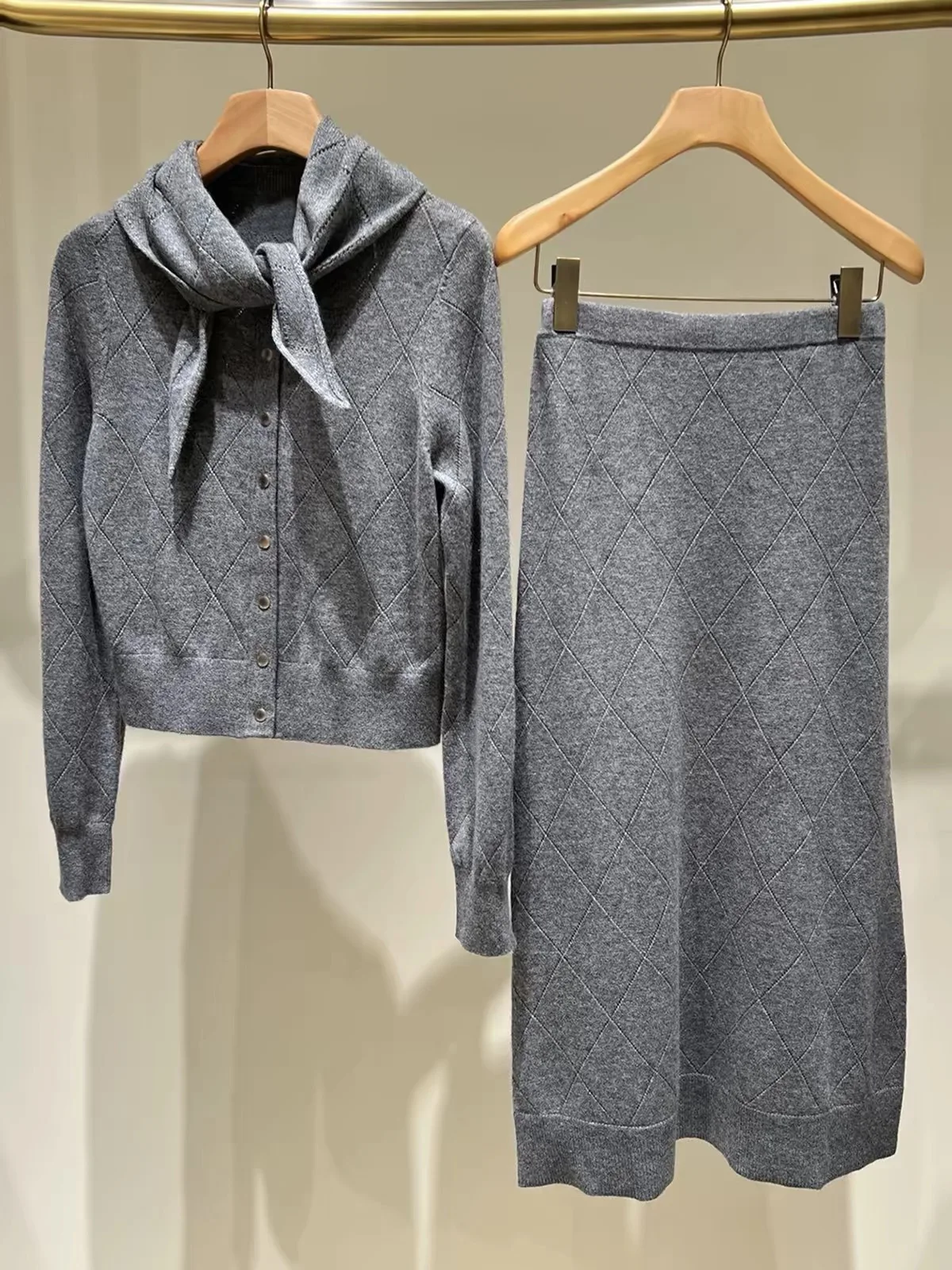 High-End Version European Style Knitted Long Sleeve round Neck Open Cardigan High Waist Straight Tube Half Skirt Two-Piece Se...